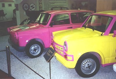 Pickup (gelb), im Hintergrund 1.1 Universal